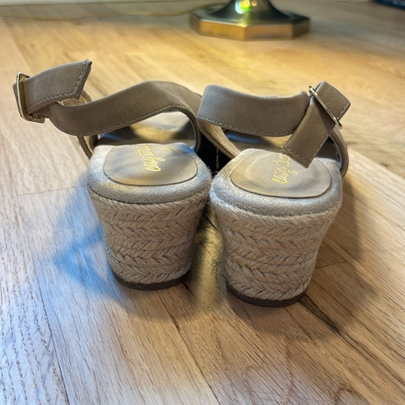 Easy Street Maureen Espadrille Wedge Sandals Women’s 7 - Picture 4 of 6